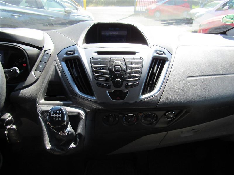 Ford Tourneo Custom 2,2 TDCi 114kW 9 míst - fotka 16 z 36