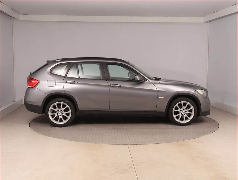 BMW X1 (2011) sDrive18d, Park. senzory - fotka 6 z 15