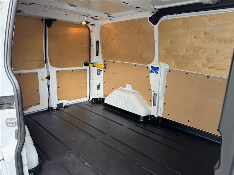 Ford Transit Custom 2,0 TDCi L1H1 DPH 1.maj ČR - fotka 18 z 50