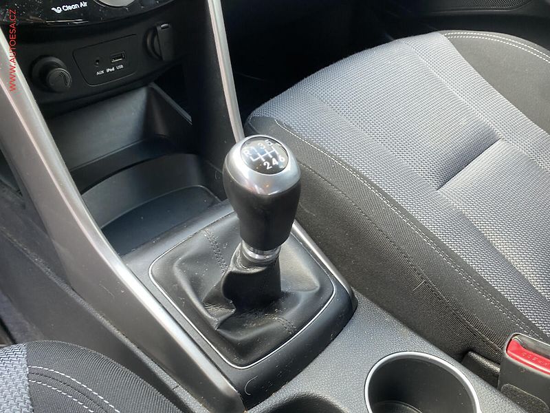 Hyundai i30 (2014) 1.6 GDi, ČR, autoAC - fotka 16 z 16