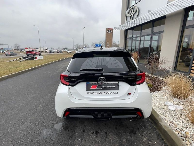 Toyota Yaris 1.5 Hybrid 130k GR-SPORT VIP - fotka 11 z 26