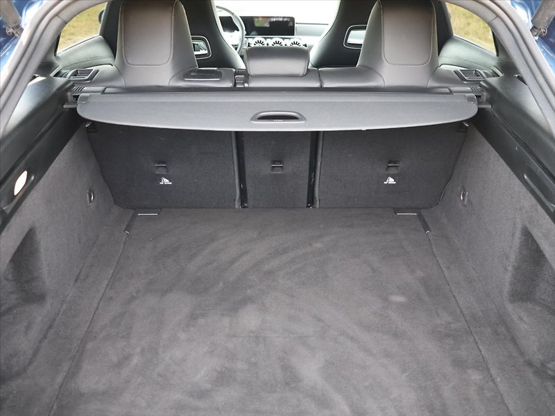 Mercedes-Benz CLA 2,0 35 AMG 225kW 4Matic DPH CZ - fotka 10 z 39