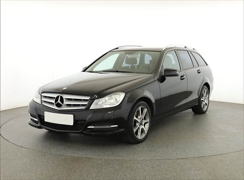 Mercedes-Benz Třídy C (2013) C 200 CDI, Automat, Navi - fotka 2 z 16