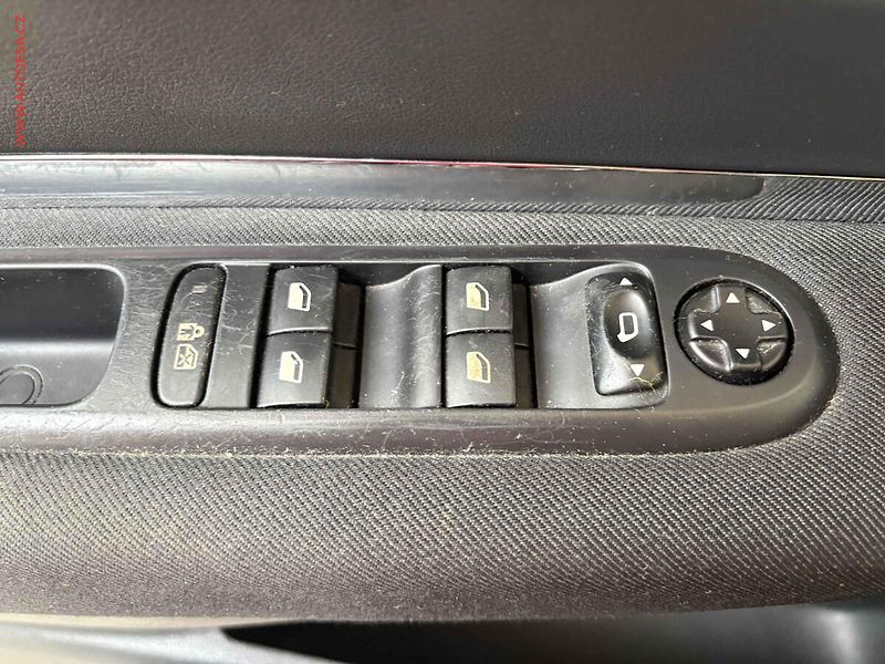 Peugeot 5008 (2011) 1.6VTi, ČR, AC, temp - fotka 12 z 13