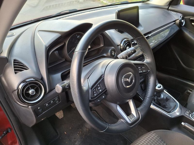 Mazda 2 1.5 benzin 66 kw - fotka 14 z 31