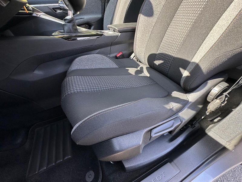 Peugeot 3008 (2018) 1.2/96kW *2.Maj *   - fotka 8 z 42