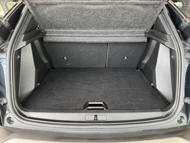 Peugeot 2008 1,2PT 130*AT8*Allure*Kamer*DPH - fotka 34 z 37