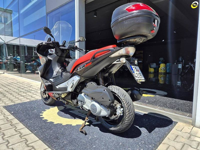 Aprilia SR Max 300 (2012) - fotka 6 z 23