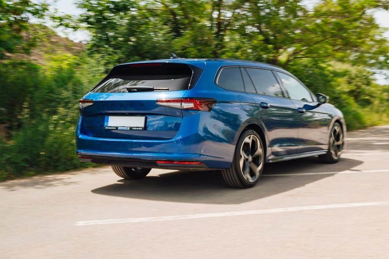 Škoda Superb (2025) 2.0 TDI, Sportline, Navigace - fotka 31 z 31
