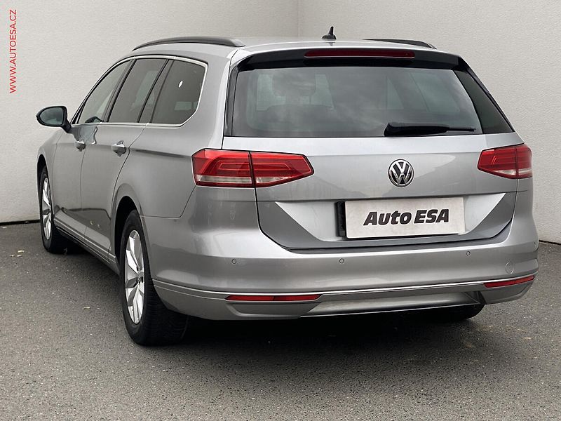 Volkswagen Passat (2018) 2.0 TDi, Comfortline, DSG - fotka 6 z 18