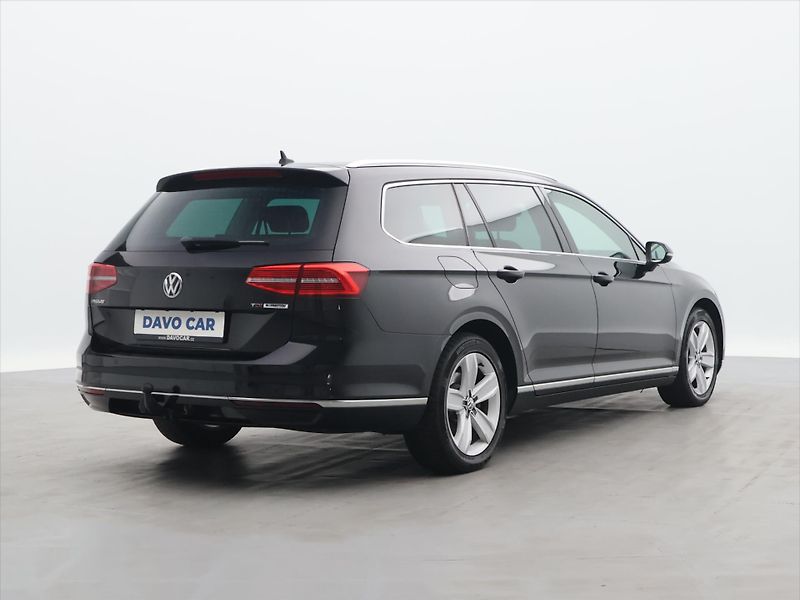 Volkswagen Passat 1,6 TDI Highline Tažné Panoram - fotka 7 z 37