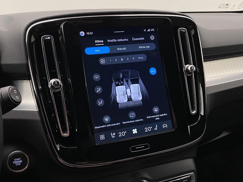 Volvo XC40 (2026) B3 AUT DARK PLUS - fotka 38 z 60