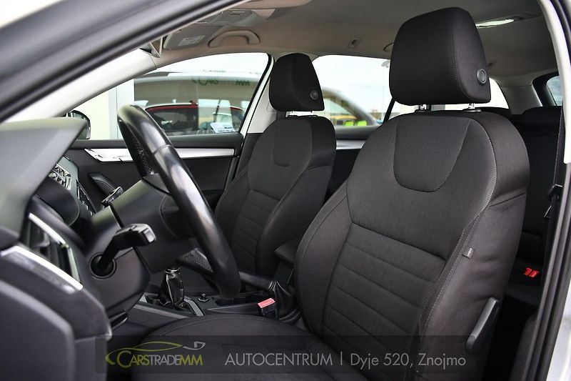 Škoda Octavia 2,0TDi - fotka 11 z 47