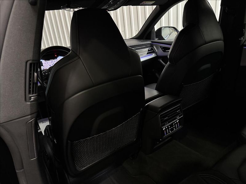Audi SQ8 COMPETITION PLUS ČR 1.MAJ - fotka 36 z 50
