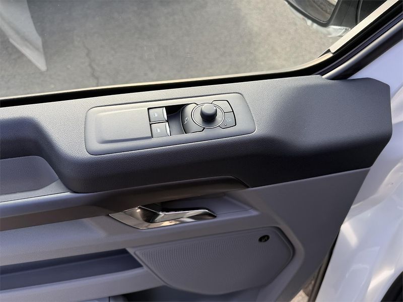 Ford Tourneo Custom (2026) Titanium X L1, Tourneo, 2.5 Du - fotka 16 z 21