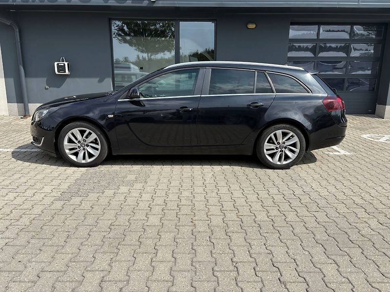 Opel Insignia Sports Tourer Sport A16XHT 125 - fotka 2 z 21