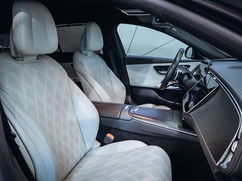 Mercedes-Benz Třídy E E 450 4MATIC 280 kW AMG - fotka 32 z 38