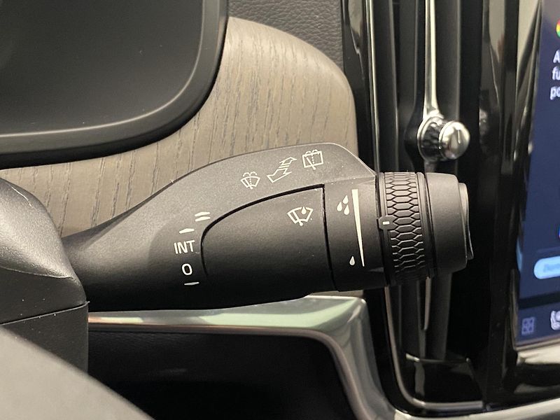 Volvo V90 T8 AWD RECHARGE BRIGHT ULTRA - fotka 23 z 58