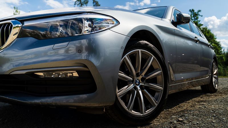 BMW Řada 5 (2017) BMW 520d xDrive Limousine - fotka 8 z 43
