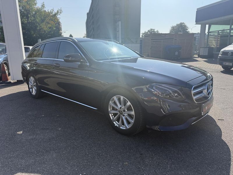 Mercedes-Benz Třídy E 200 CDi - fotka 4 z 23