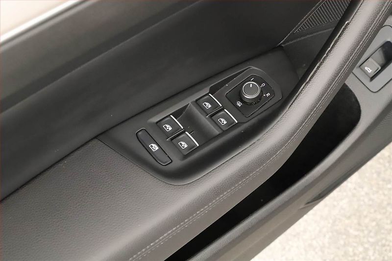Volkswagen Passat (2018) 2.0 TDI, 4X4, Automat, Kůže - fotka 9 z 18