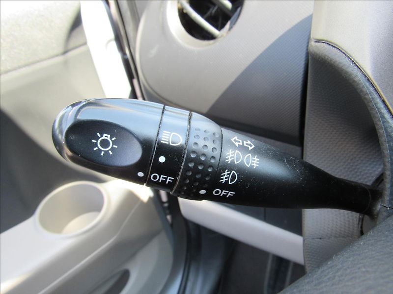 Daihatsu Sirion 1,3 i 64kW - fotka 20 z 29