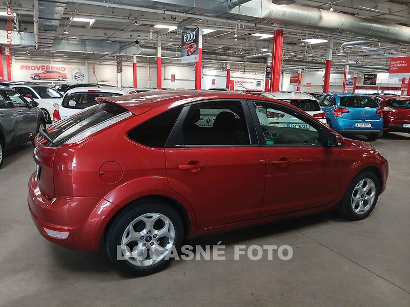 Ford Focus (2008) 1.6i, 1.maj,ČR - fotka 1 z 3