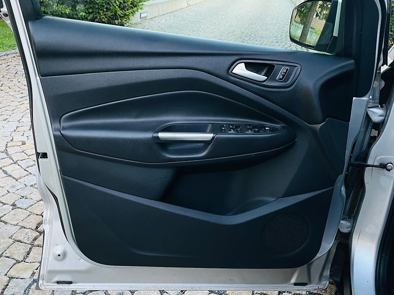 Ford Kuga 2.0TDCi MANUÁL TAŽNÉ SERVISKA - fotka 33 z 51