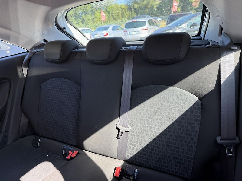 Opel Corsa 1.2i 51KW - fotka 12 z 19