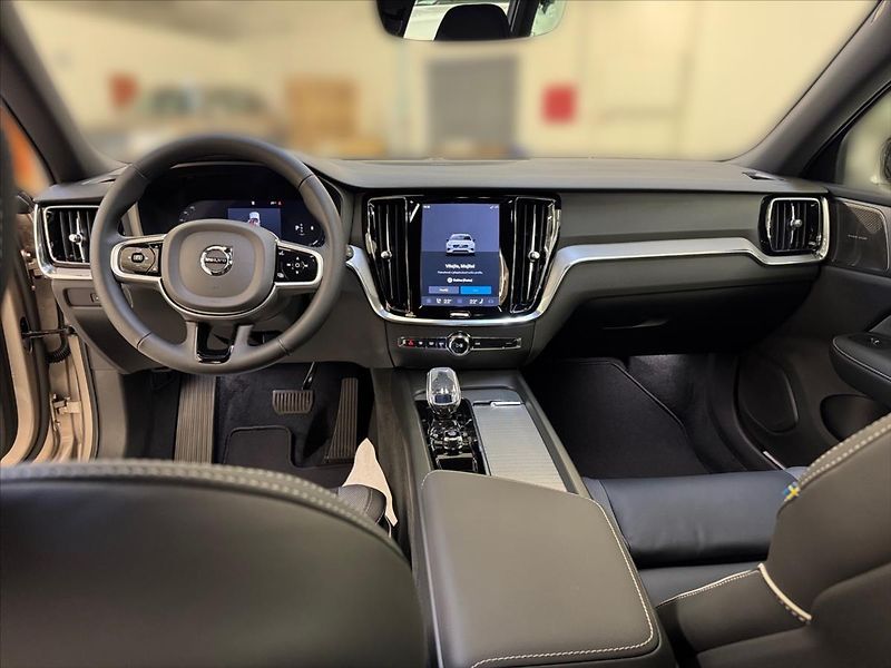 Volvo V60 2,0 B4 Plus Dark 1228 - fotka 10 z 15