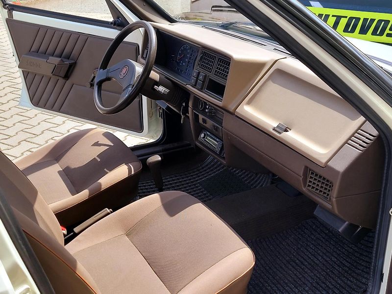 Škoda Favorit 135L,CZ, 1.majitel, GARÁŽOVANÝ - fotka 41 z 50