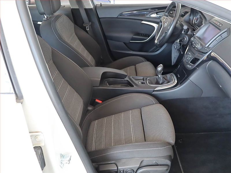 Peugeot 2008 (2021) Allure 1.2 PureTech, Automat - fotka 9 z 23