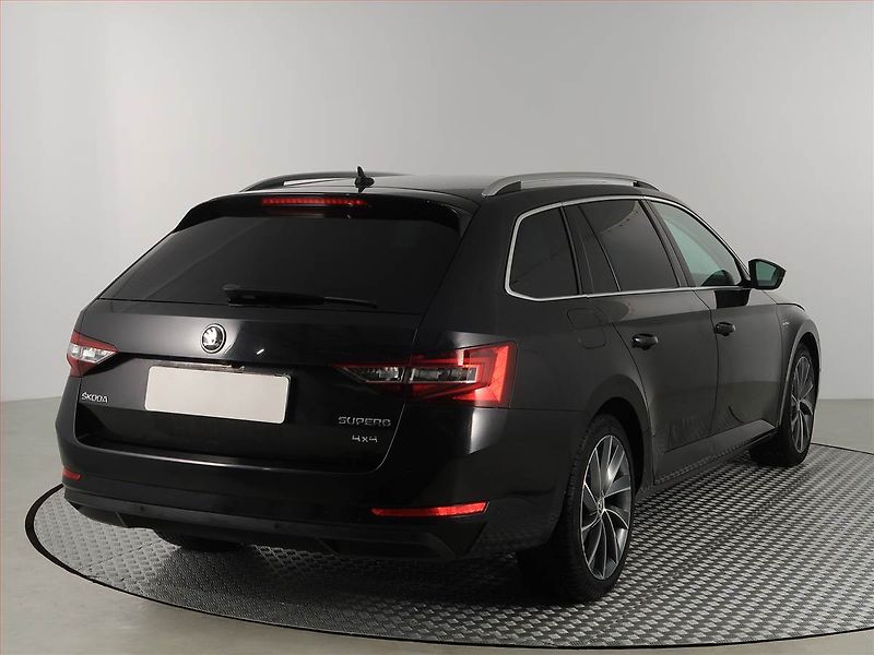 Škoda Superb (2019) Laurin&Klement 2.0 TDI, 4X4 - fotka 5 z 19