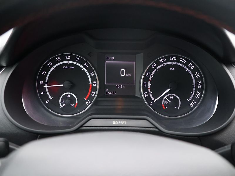 Škoda Octavia RS 2,0 TDI 135kW Webasto Tažné - fotka 13 z 25