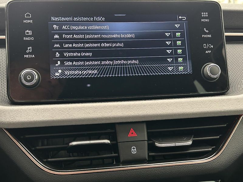 Škoda Scala 1.0 TSI Top selection - fotka 11 z 28
