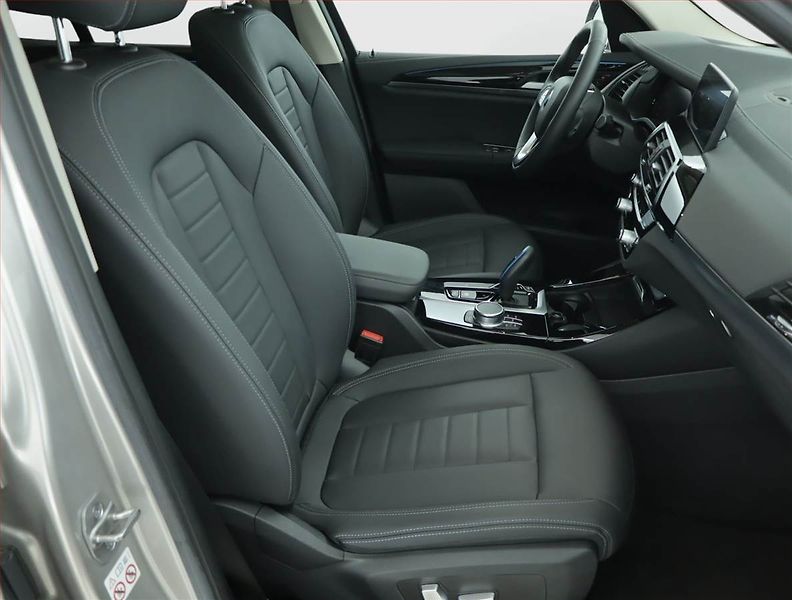 BMW iX3 (2022) 80 kWh, SoH 98% - fotka 9 z 19