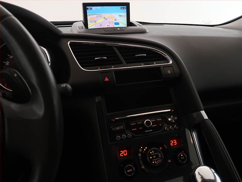 Peugeot 3008 (2014) 1.6 HDi, Automat, Navi - fotka 12 z 24