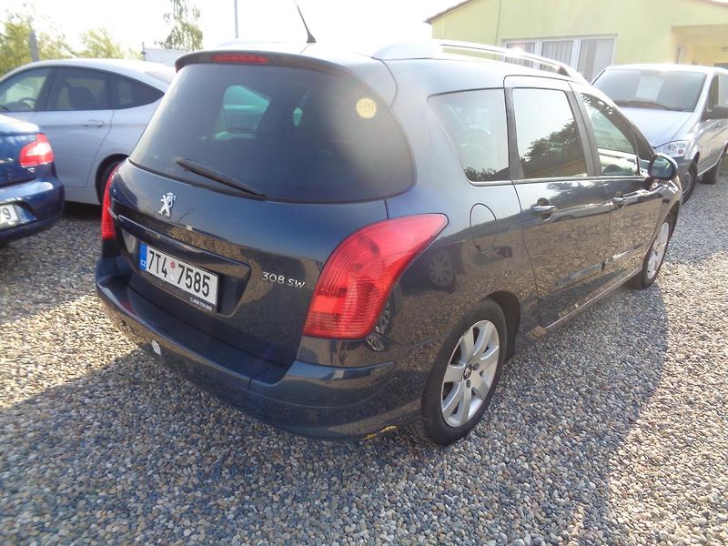 Peugeot 308 1,6 LPG - fotka 6 z 16