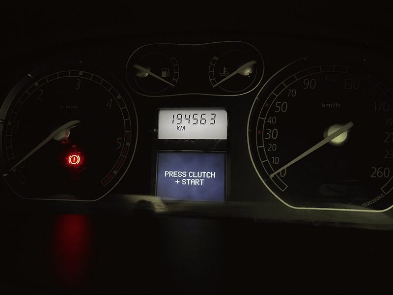 Renault Laguna (2006) 2.0 dCi, 127kW, Initiale Paris - fotka 6 z 6
