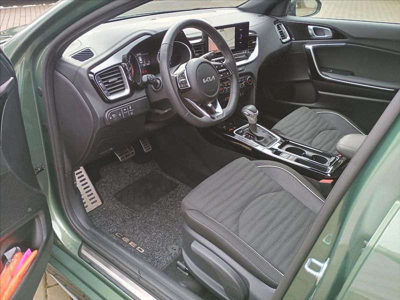 Kia ProCeed 1,5 T-GDi GPF 7DCT GT LINE PLU - fotka 6 z 8