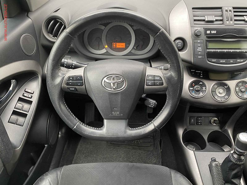 Toyota RAV4 (2010) 2.2D-4D 4x4, AC, výhřev sed. - fotka 11 z 19