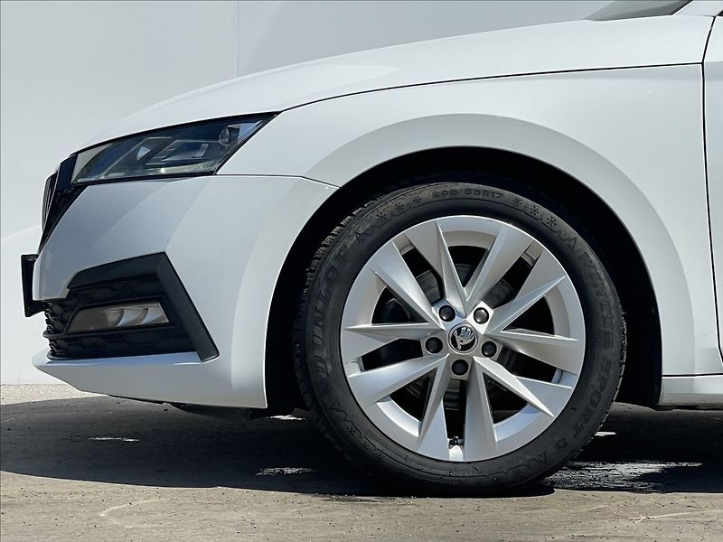 Škoda Octavia 2,0 TDI DSG Style Plus TAŽNÉ - fotka 20 z 23