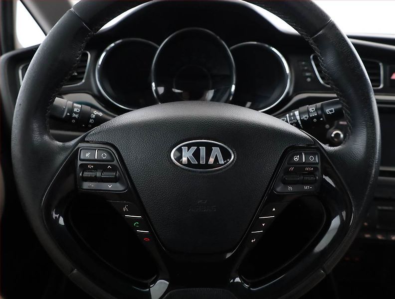 Kia Ceed (2014) 1.6 CRDi, Serv.kniha, nová STK - fotka 8 z 19