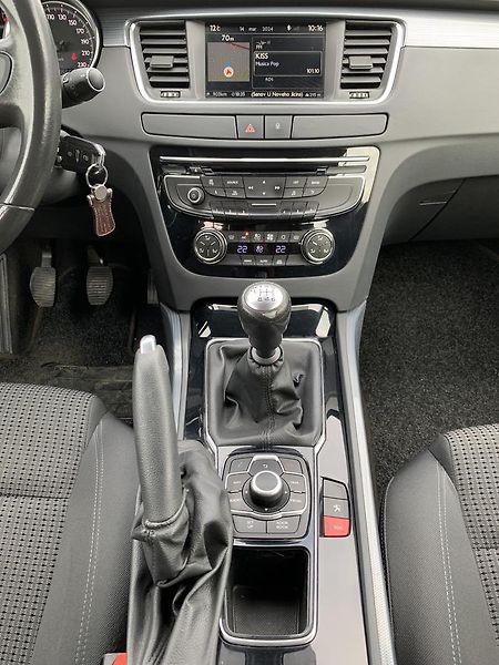 Peugeot 508 SW 2.0HDi PANORAMA NAVI KLIMA - fotka 25 z 45