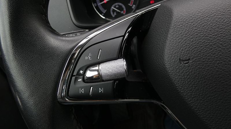 Škoda Karoq 1,5 TSI 110 kW Ambition - fotka 11 z 23