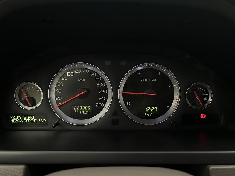 Volvo XC90 D5 AWD SUMMUM - fotka 20 z 30