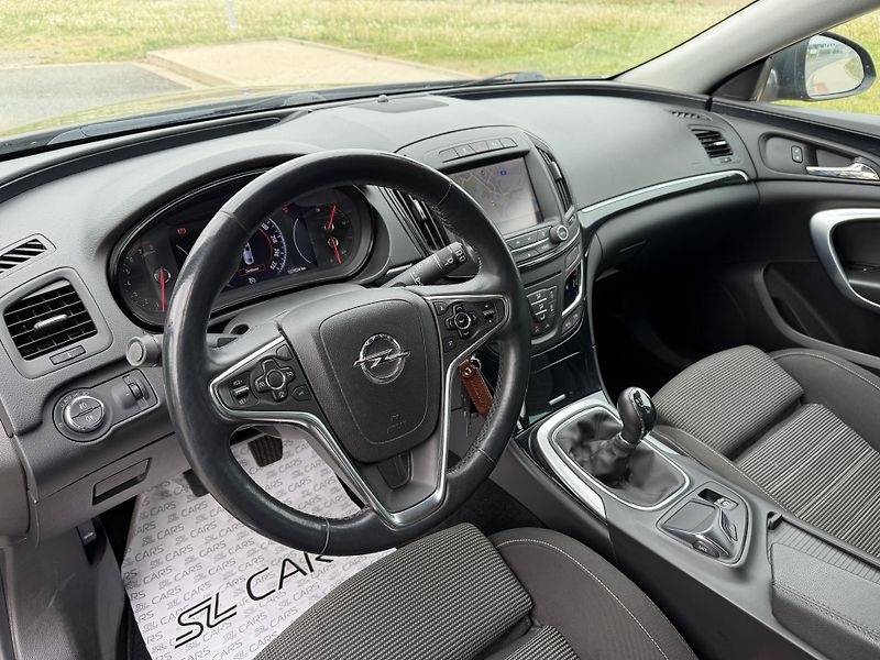 Opel Insignia 1.6 SIDI XENON NAVIGACE TAŽNÉ - fotka 11 z 48