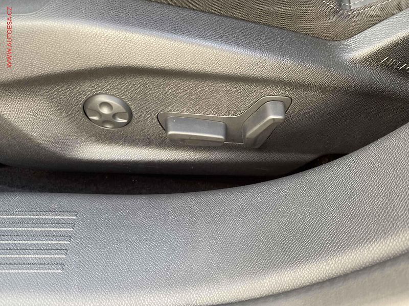 Peugeot 308 (2024) 1.5 HDi, 1.maj,ČR, GT, AT - fotka 14 z 22