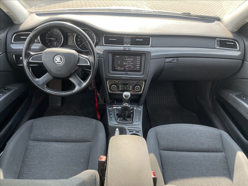 Škoda Superb 2,0 TDi 103kw Elegance Facelif - fotka 12 z 30
