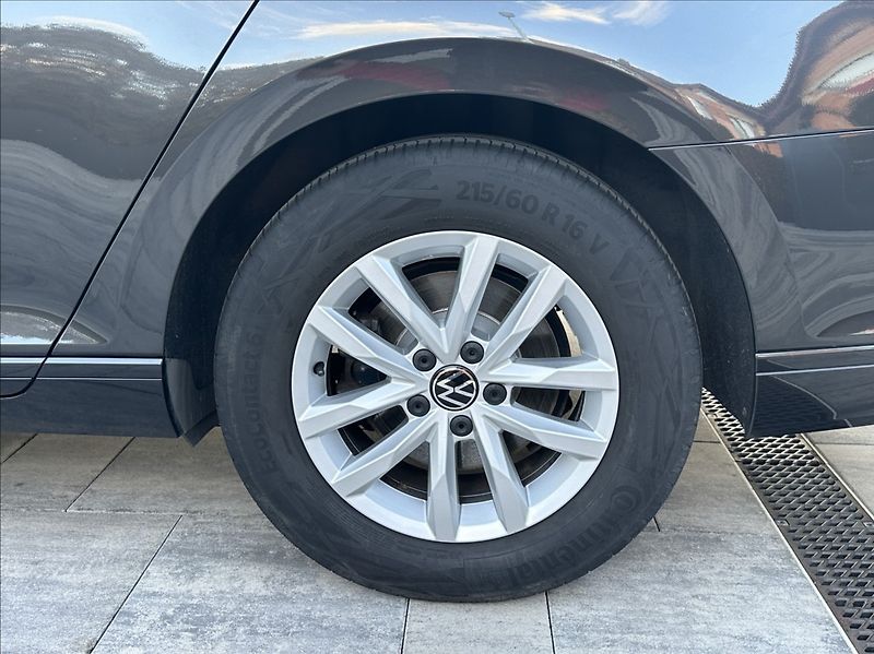 Volkswagen Passat 1,5 TSI 150PS  Business DSG - fotka 43 z 53